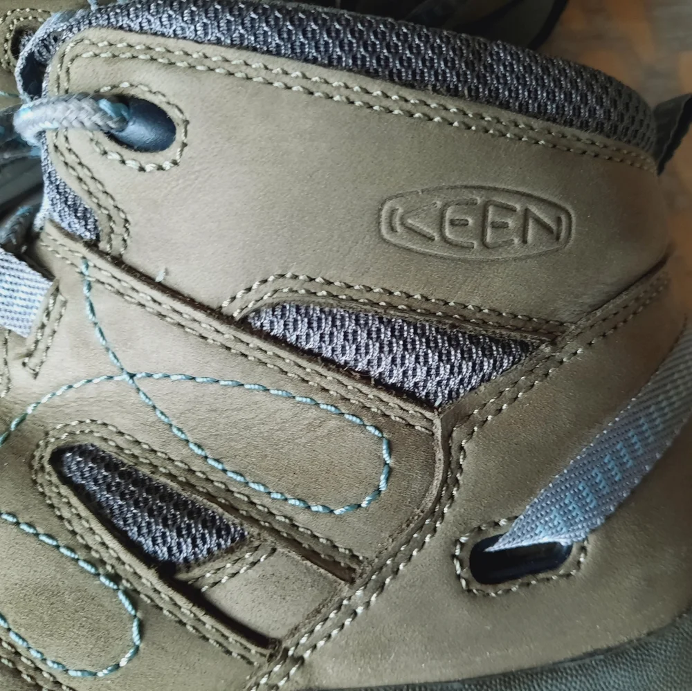 Keen Women's Mid hiking boots zise 7. - Picture 7 of 15